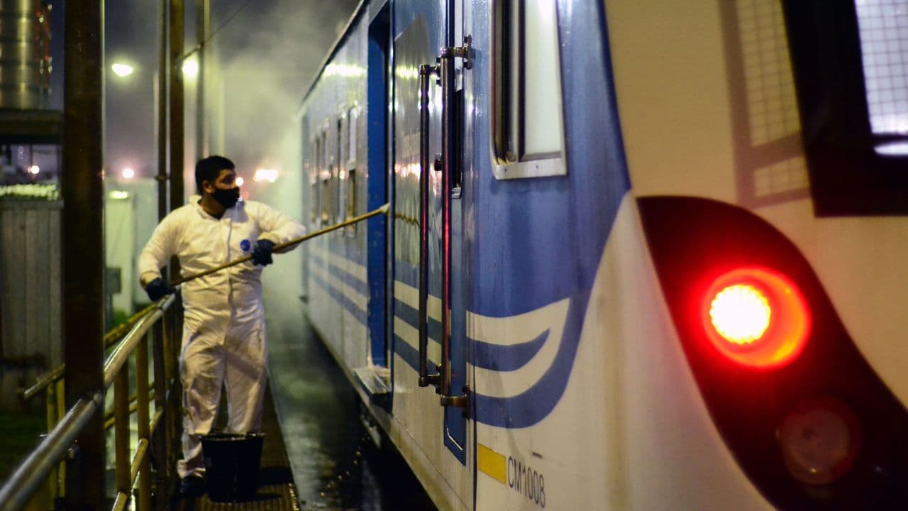 Trabajo de limpieza en Trenes Argentinos